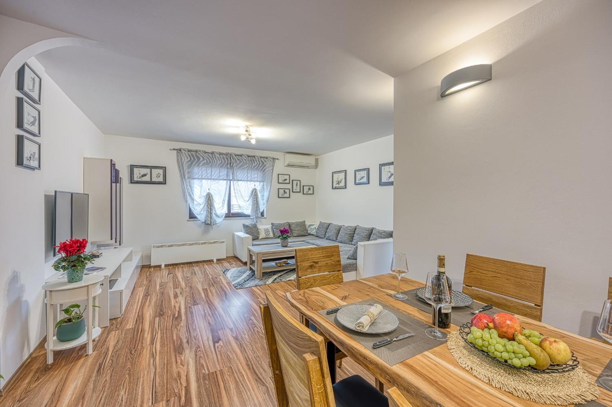 Apartments Suki Ровінь Екстер'єр фото