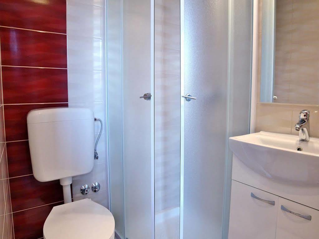 Apartments Suki Ровінь Екстер'єр фото